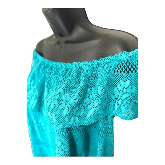 New Directions Cold Shoulder Eyelet Woven Top Size M - Picture 3 of 5